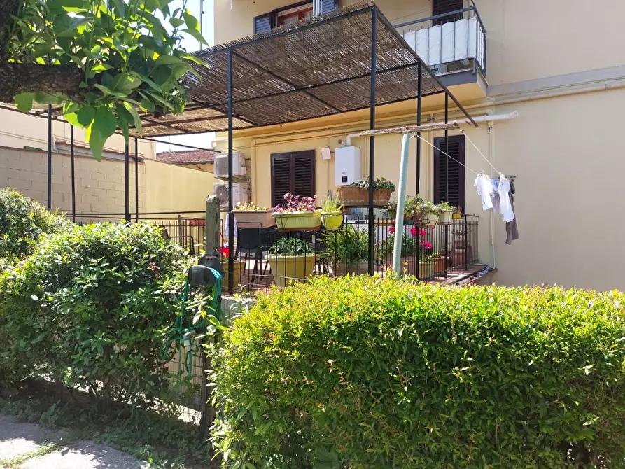 Immagine 15 di Appartamento in vendita  a Lastra A Signa