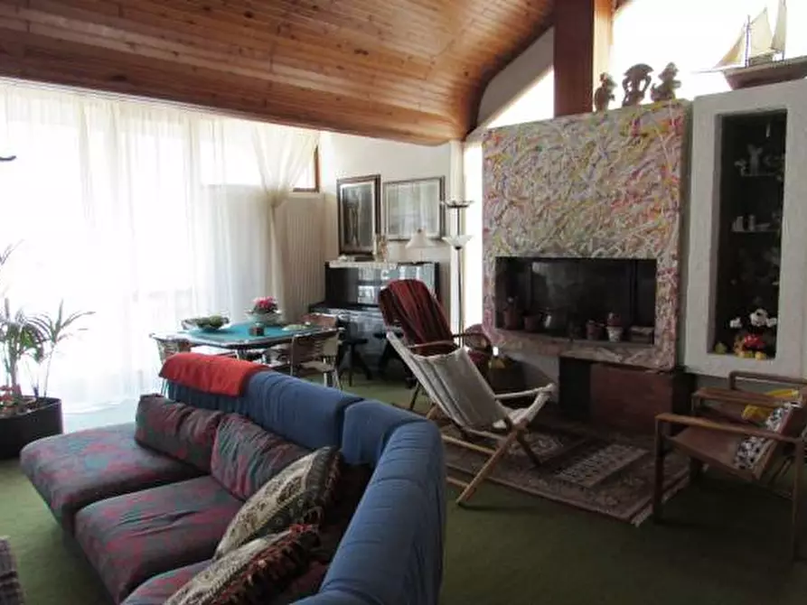 Immagine 2 di Villa in vendita  a Borgo A Mozzano