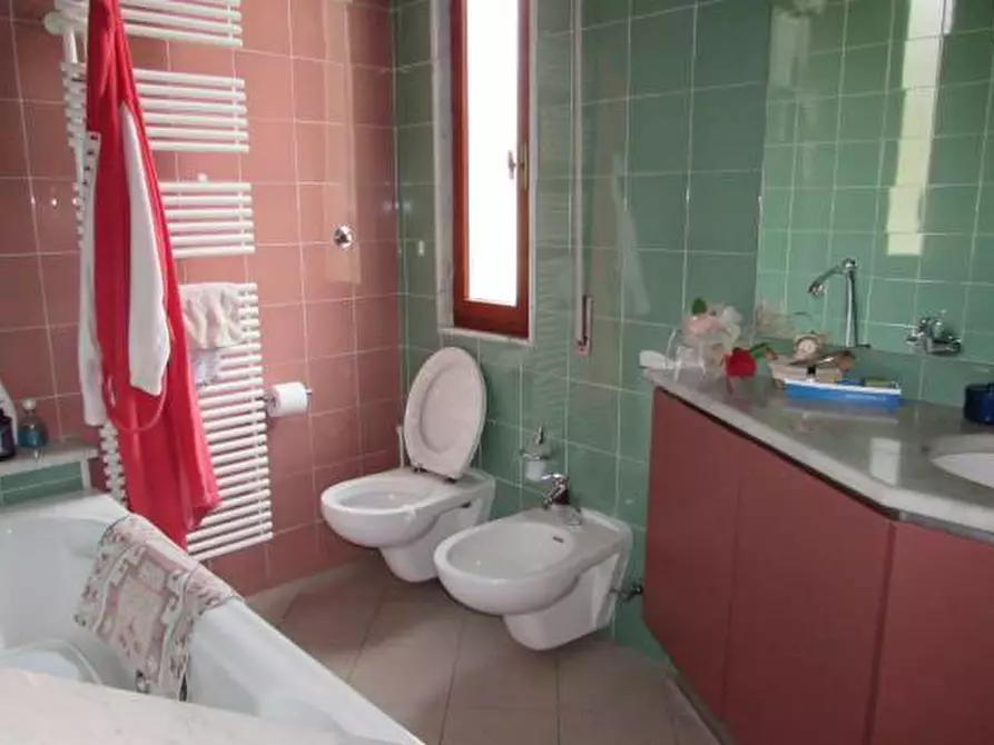 Immagine 8 di Villa in vendita  a Borgo A Mozzano