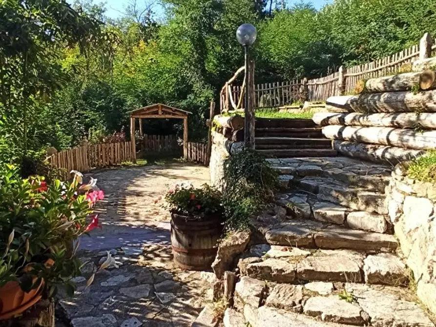 Immagine 6 di Locale commerciale in vendita  a Borgo A Mozzano