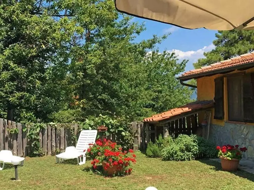 Immagine 10 di Locale commerciale in vendita  a Borgo A Mozzano