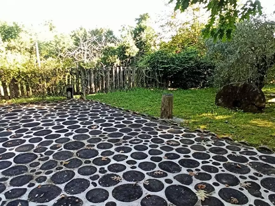 Immagine 5 di Locale commerciale in vendita  a Borgo A Mozzano