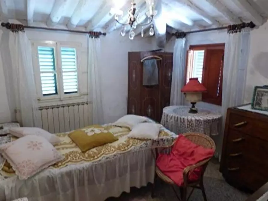 Immagine 8 di Rustico / casale in vendita  a Capannori