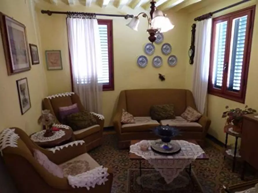 Immagine 3 di Rustico / casale in vendita  a Capannori