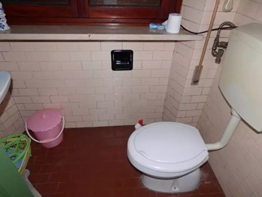 Immagine 4 di Villa in vendita  a Capannori