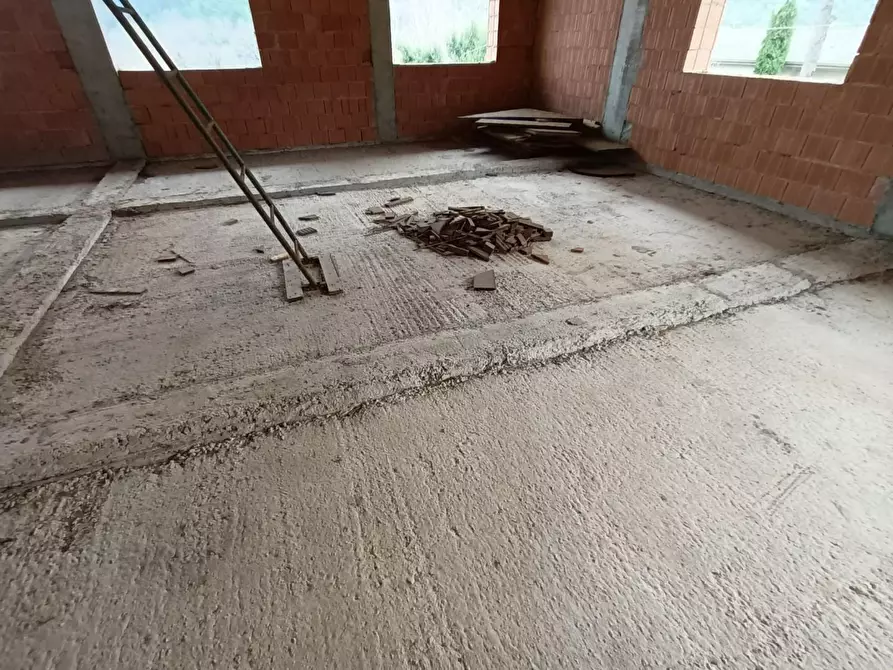 Immagine 11 di Villa in vendita  a Capannori