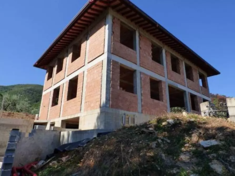 Immagine 5 di Villa in vendita  a Capannori