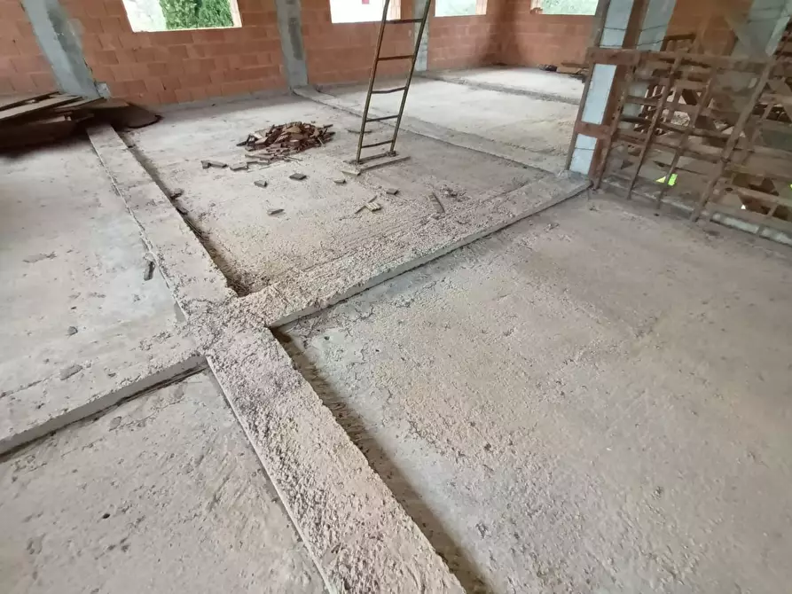 Immagine 23 di Villa in vendita  a Capannori