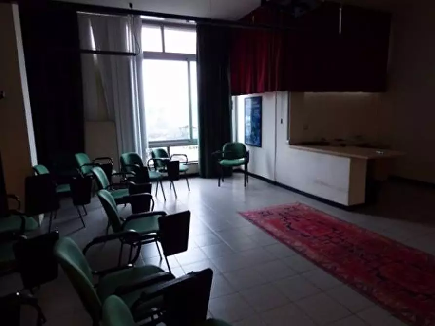 Immagine 6 di Ufficio in affitto  a Lucca