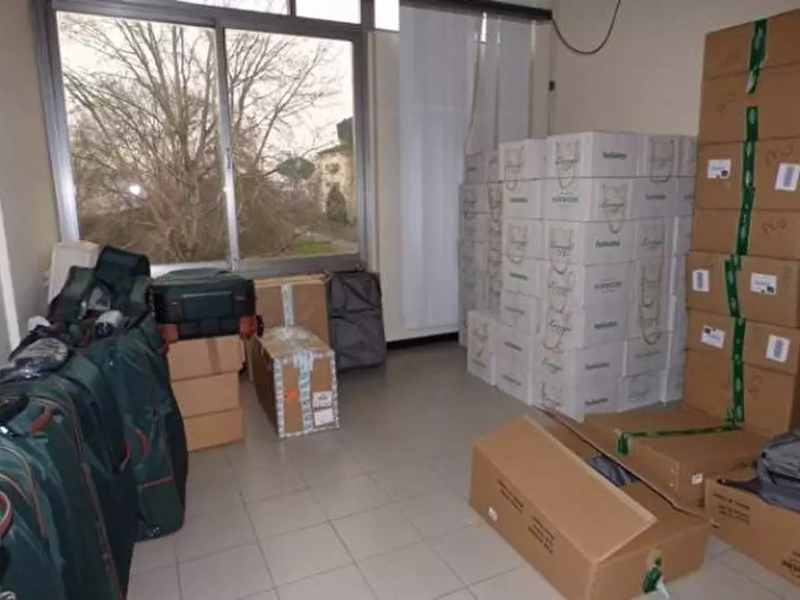 Immagine 2 di Ufficio in affitto  a Lucca