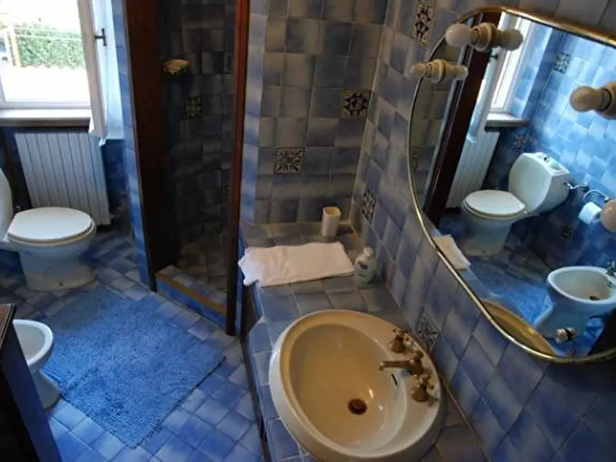 Immagine 6 di Villa in vendita  a Lucca