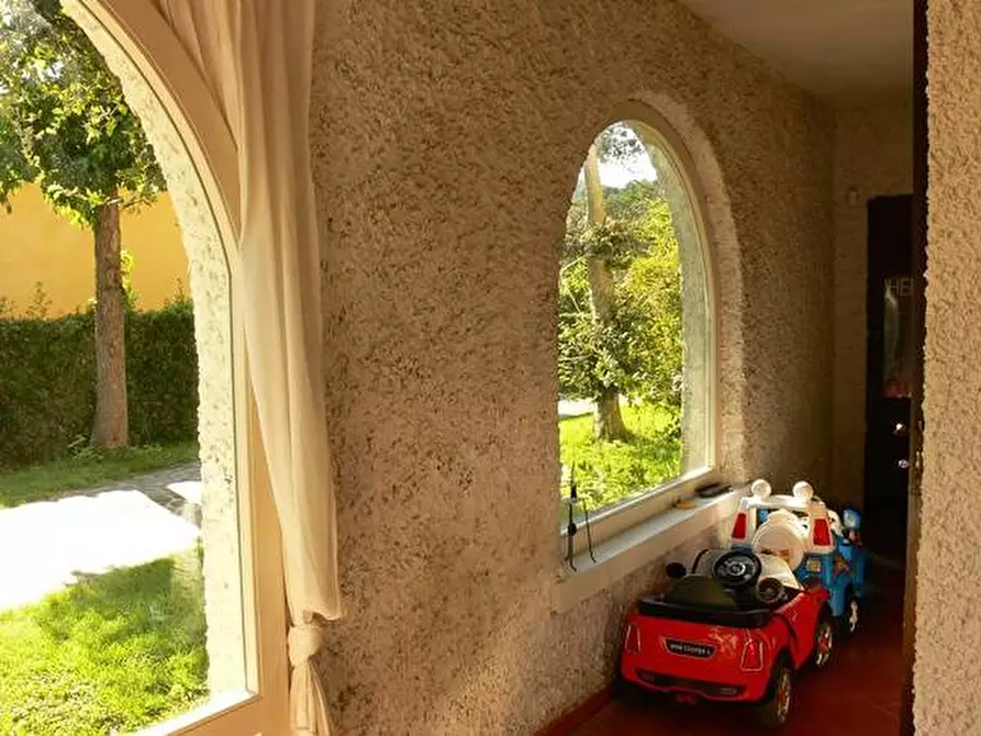 Immagine 8 di Villa in vendita  a Lucca