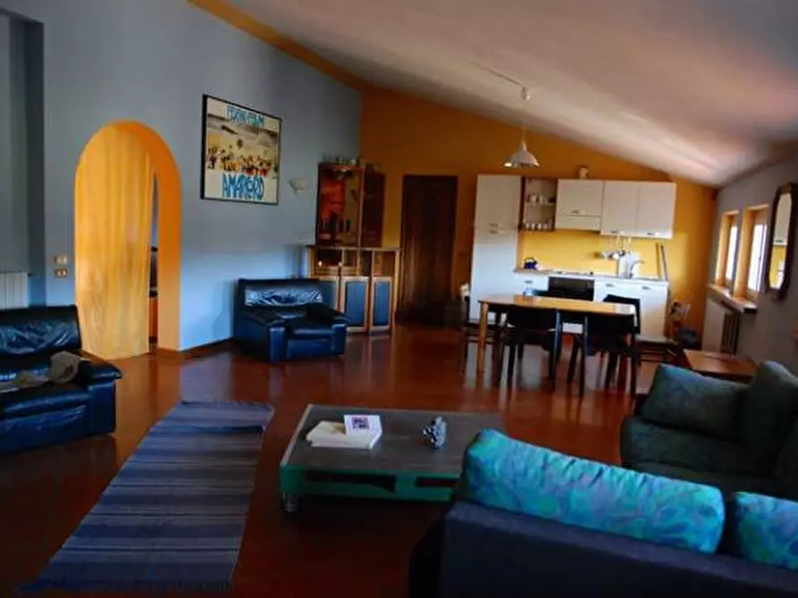 Immagine 5 di Villa in vendita  a Lucca