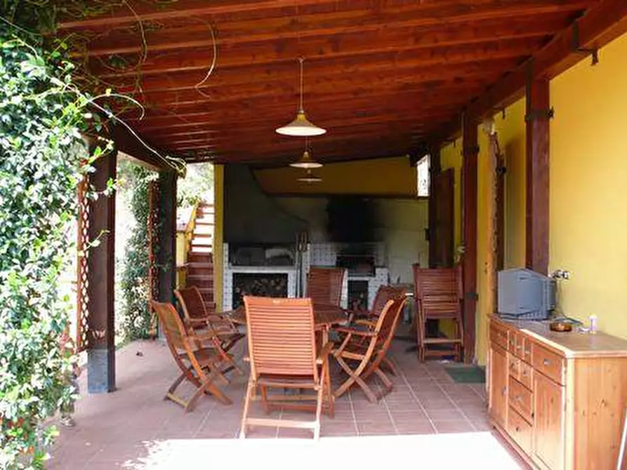 Immagine 8 di Villa in vendita  a Lucca