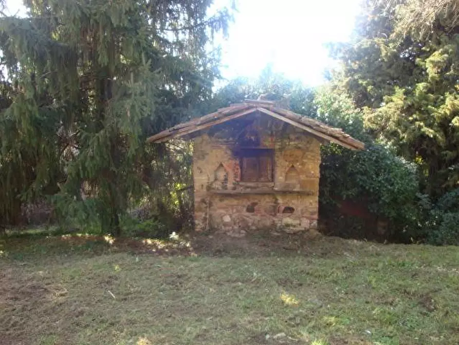 Immagine 2 di Rustico / casale in vendita  a Lucca