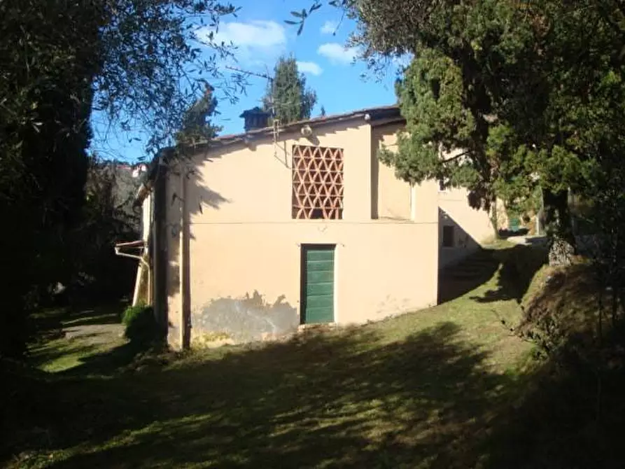 Immagine 3 di Rustico / casale in vendita  a Lucca