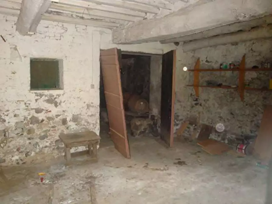 Immagine 13 di Rustico / casale in vendita  a Lucca