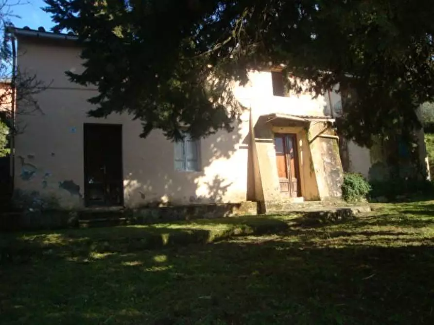 Immagine 11 di Rustico / casale in vendita  a Lucca