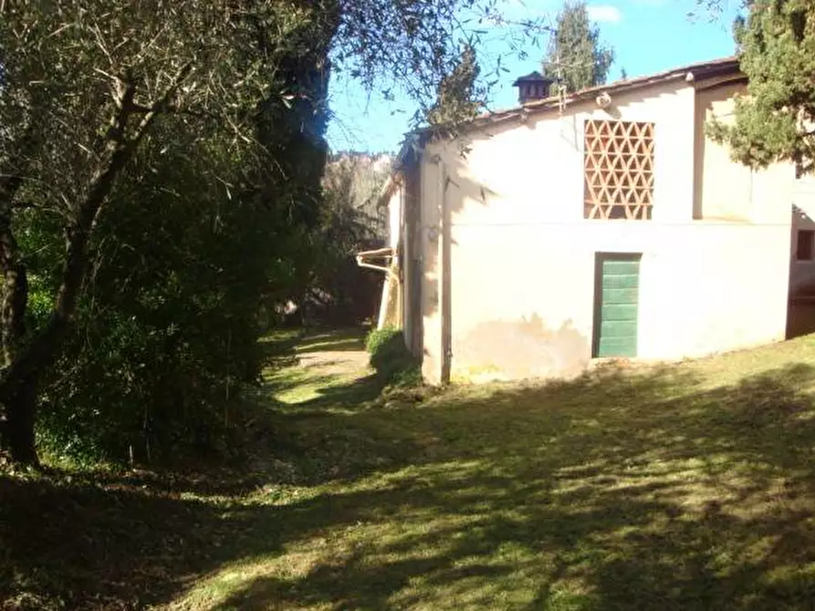 Immagine 1 di Rustico / casale in vendita  a Lucca