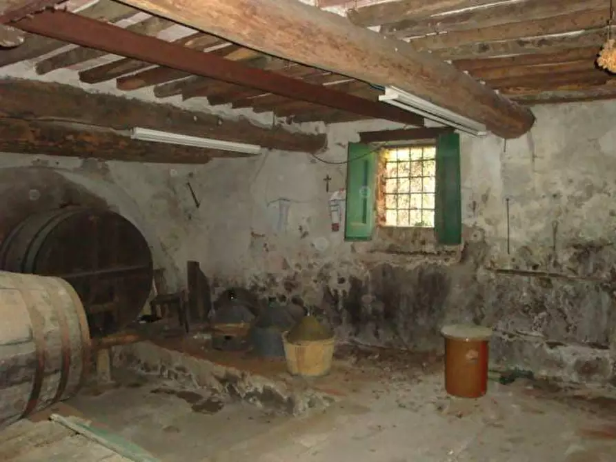 Immagine 12 di Rustico / casale in vendita  a Lucca