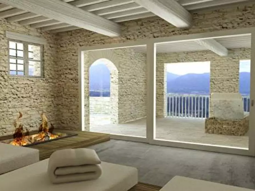 Immagine 3 di Rustico / casale in vendita  a Lucca