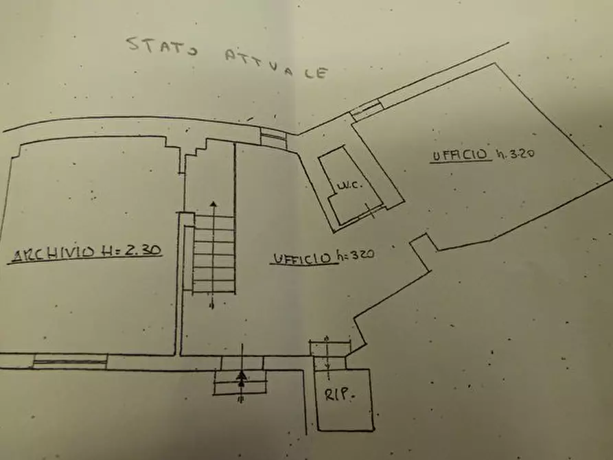 Immagine 12 di Ufficio in vendita  a Lucca