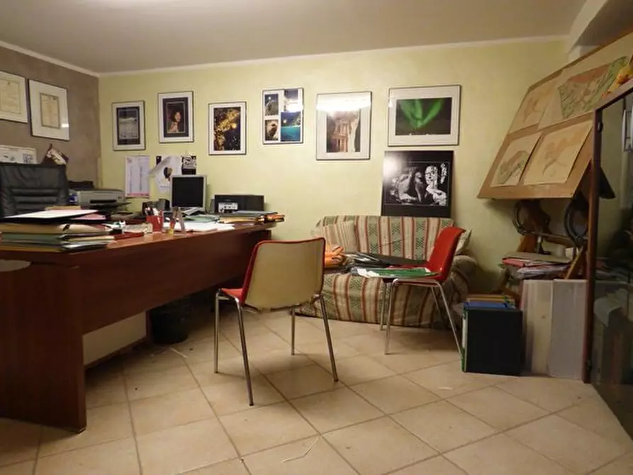 Immagine 9 di Ufficio in vendita  a Lucca