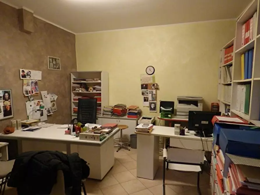 Immagine 1 di Ufficio in vendita  a Lucca