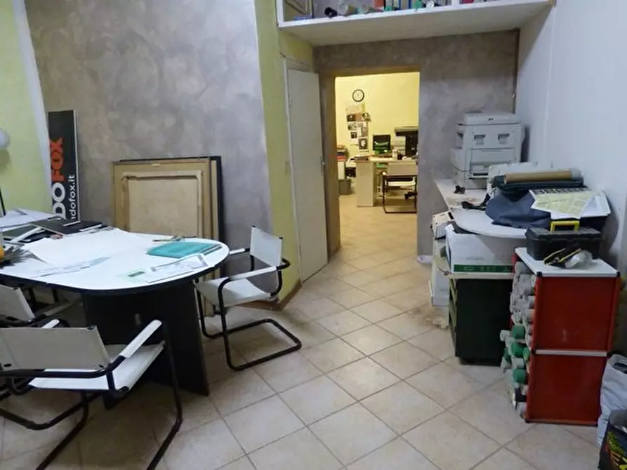 Immagine 5 di Ufficio in vendita  a Lucca