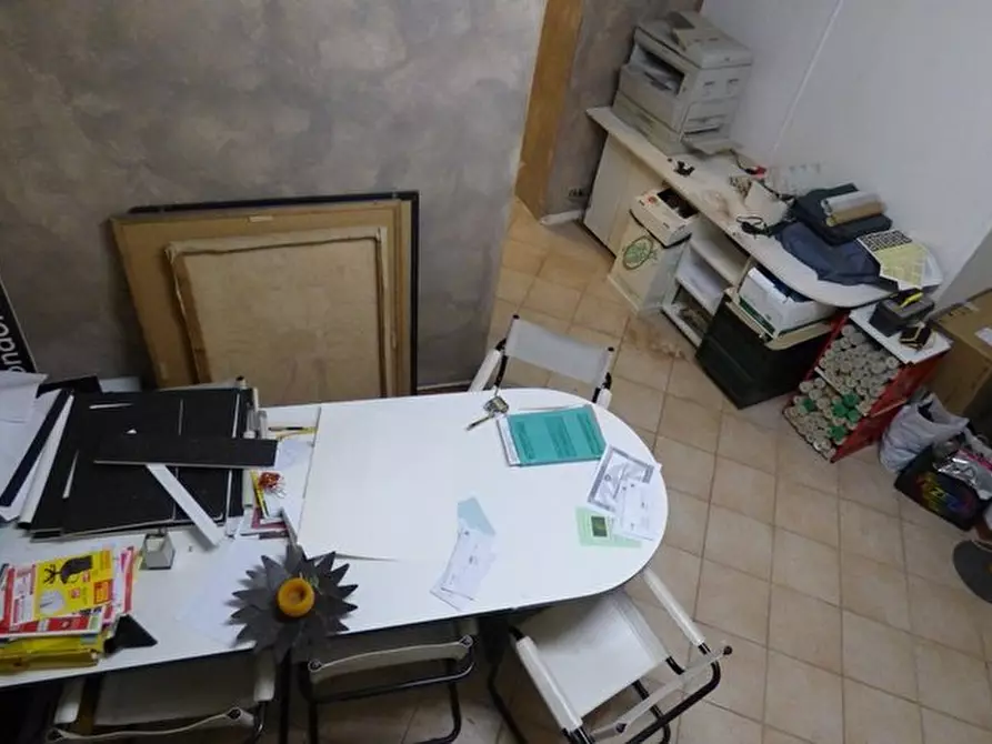 Immagine 6 di Ufficio in vendita  a Lucca