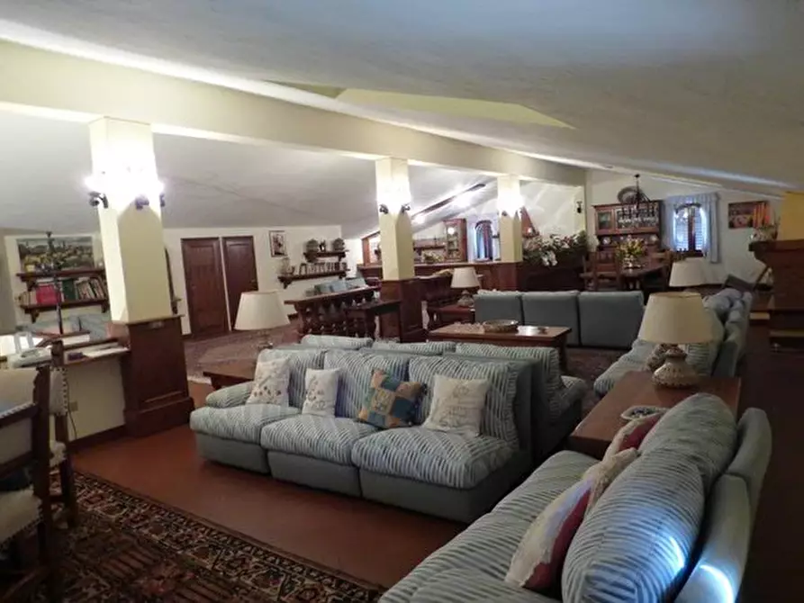 Immagine 22 di Villa in vendita  a Capannori
