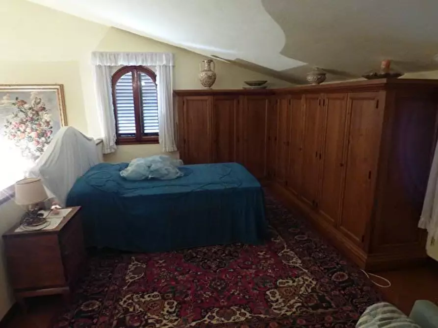 Immagine 12 di Villa in vendita  a Capannori