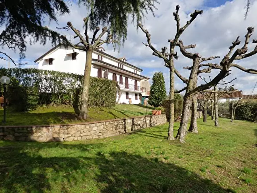 Immagine 45 di Villa in vendita  a Capannori