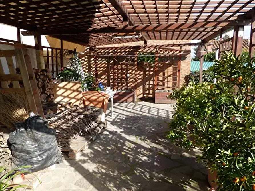 Immagine 2 di Villa in vendita  a Capannori