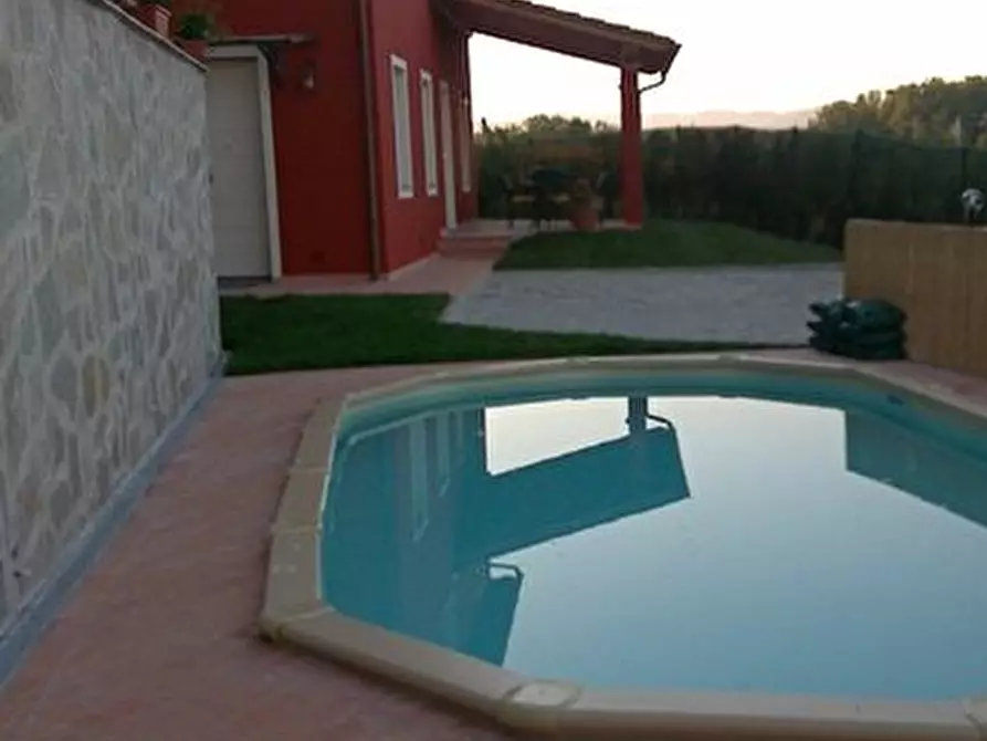 Immagine 4 di Villa in vendita  a Capannori