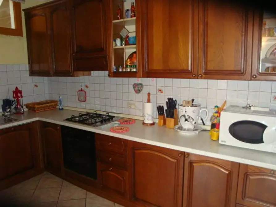 Immagine 2 di Appartamento in vendita  a Lucca