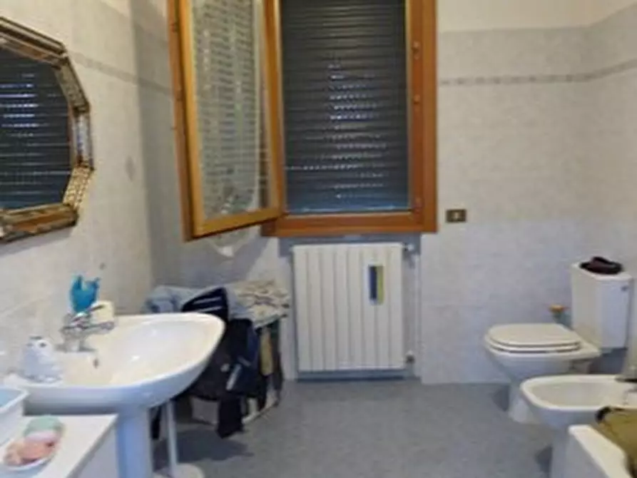 Immagine 10 di Villa in vendita  a Lucca