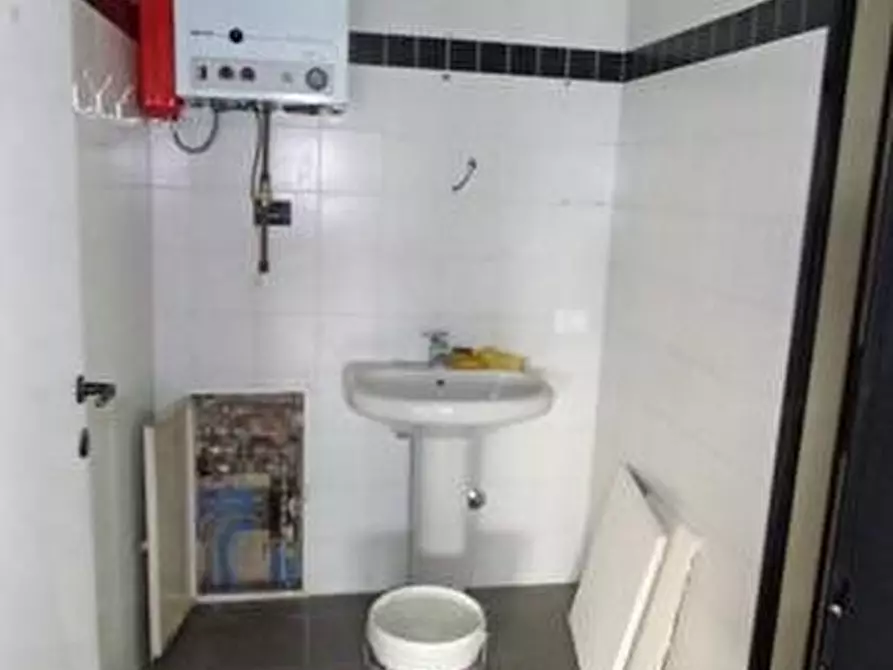 Immagine 5 di Laboratorio in vendita  a Capannori