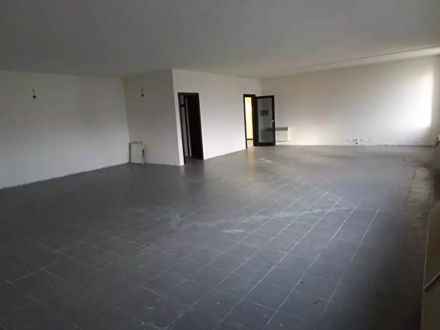 Immagine 2 di Laboratorio in vendita  a Capannori