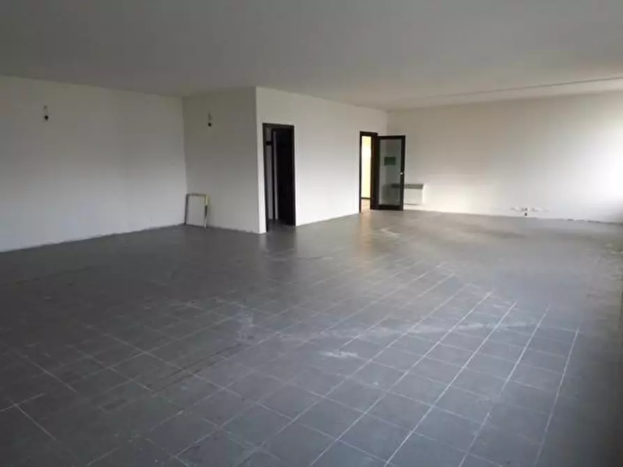 Immagine 3 di Laboratorio in vendita  a Capannori