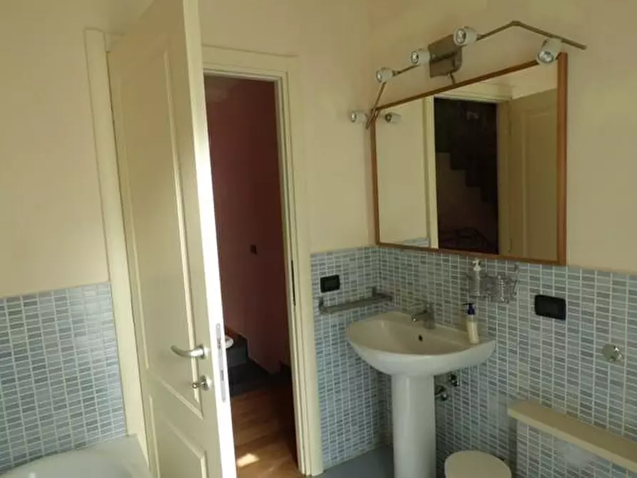 Immagine 23 di Villetta a schiera in vendita  a Lucca