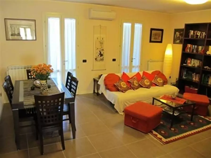 Immagine 2 di Villetta a schiera in vendita  a Lucca