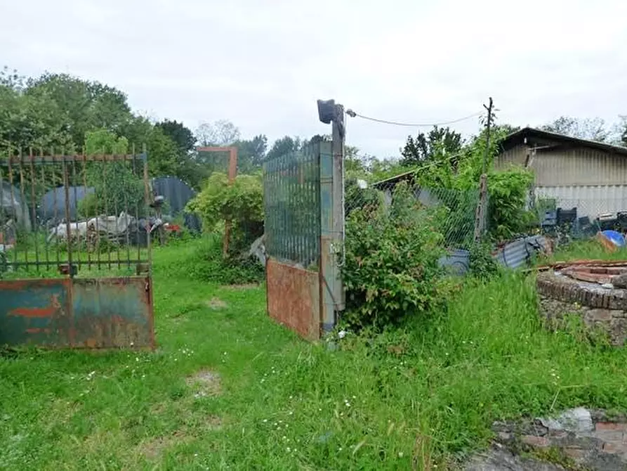 Immagine 1 di Terreno residenziale in vendita  a Capannori