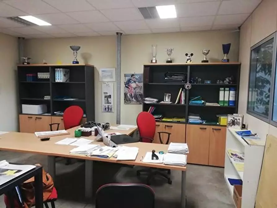 Immagine 1 di Locale commerciale in vendita  a Lucca