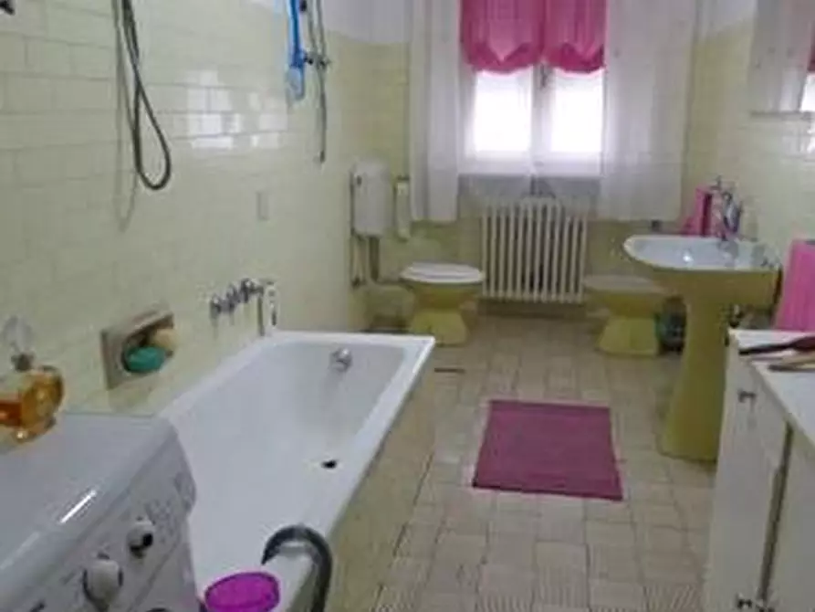 Immagine 8 di Villa in vendita  a Lucca