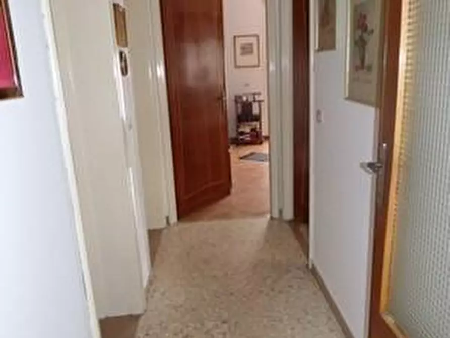 Immagine 7 di Villa in vendita  a Lucca