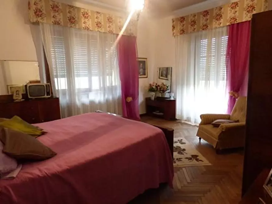 Immagine 9 di Villa in vendita  a Lucca