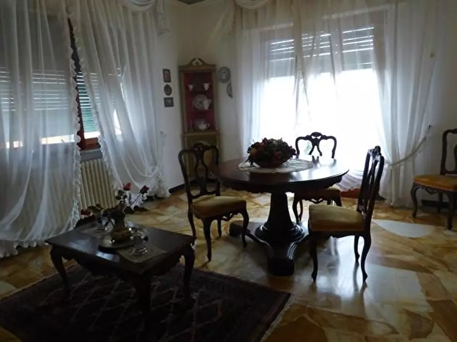 Immagine 17 di Villa in vendita  a Lucca