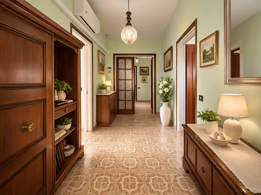 Immagine 28 di Villa in vendita  a Lucca