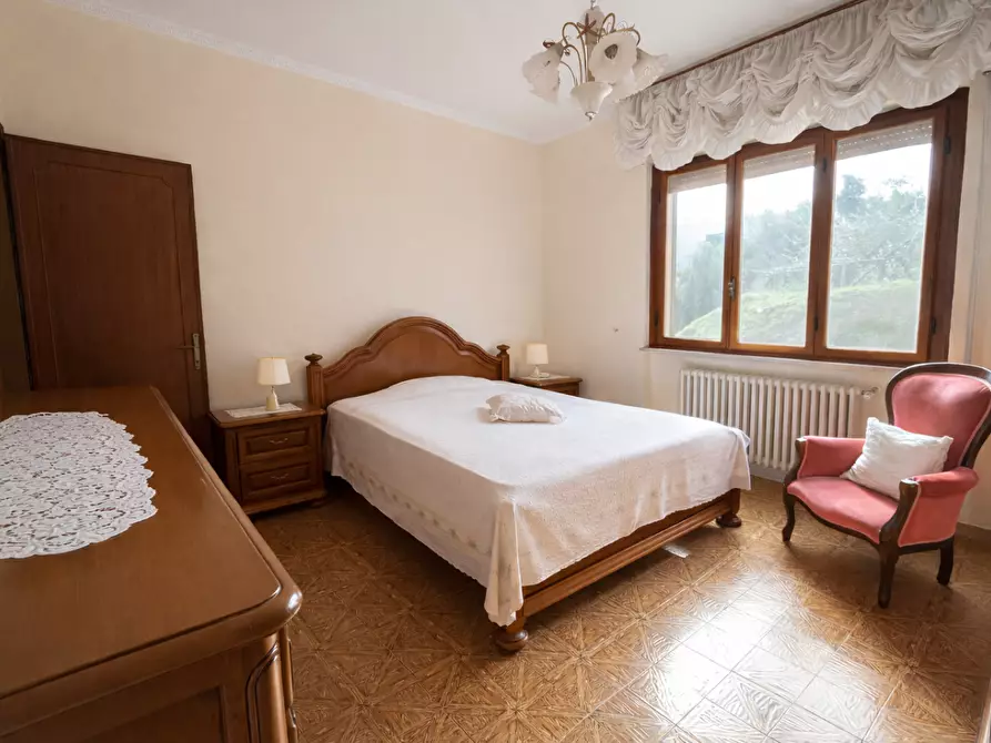 Immagine 5 di Villa in vendita  a Lucca
